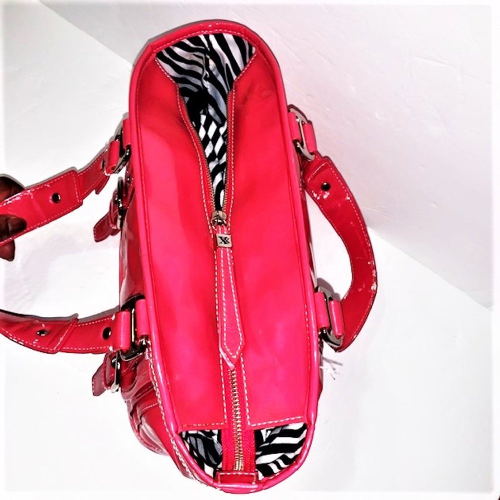 🎖️SOLD🎖️- MAXX NY Patent Leather Hobo Bag - Picture 9 of 12